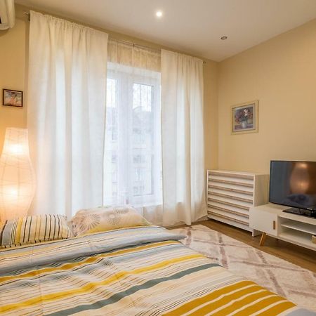 Modern 2 Bedroom Apartment Next To Vitosha Str. صوفيا المظهر الخارجي الصورة