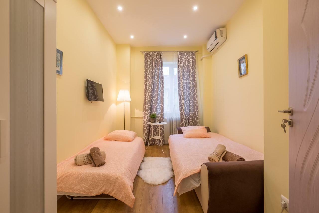 Modern 2 Bedroom Apartment Next To Vitosha Str. صوفيا المظهر الخارجي الصورة