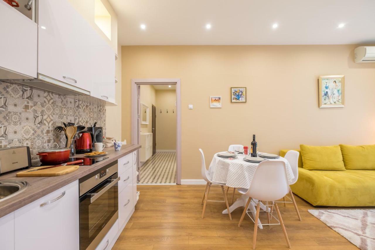 Modern 2 Bedroom Apartment Next To Vitosha Str. صوفيا المظهر الخارجي الصورة