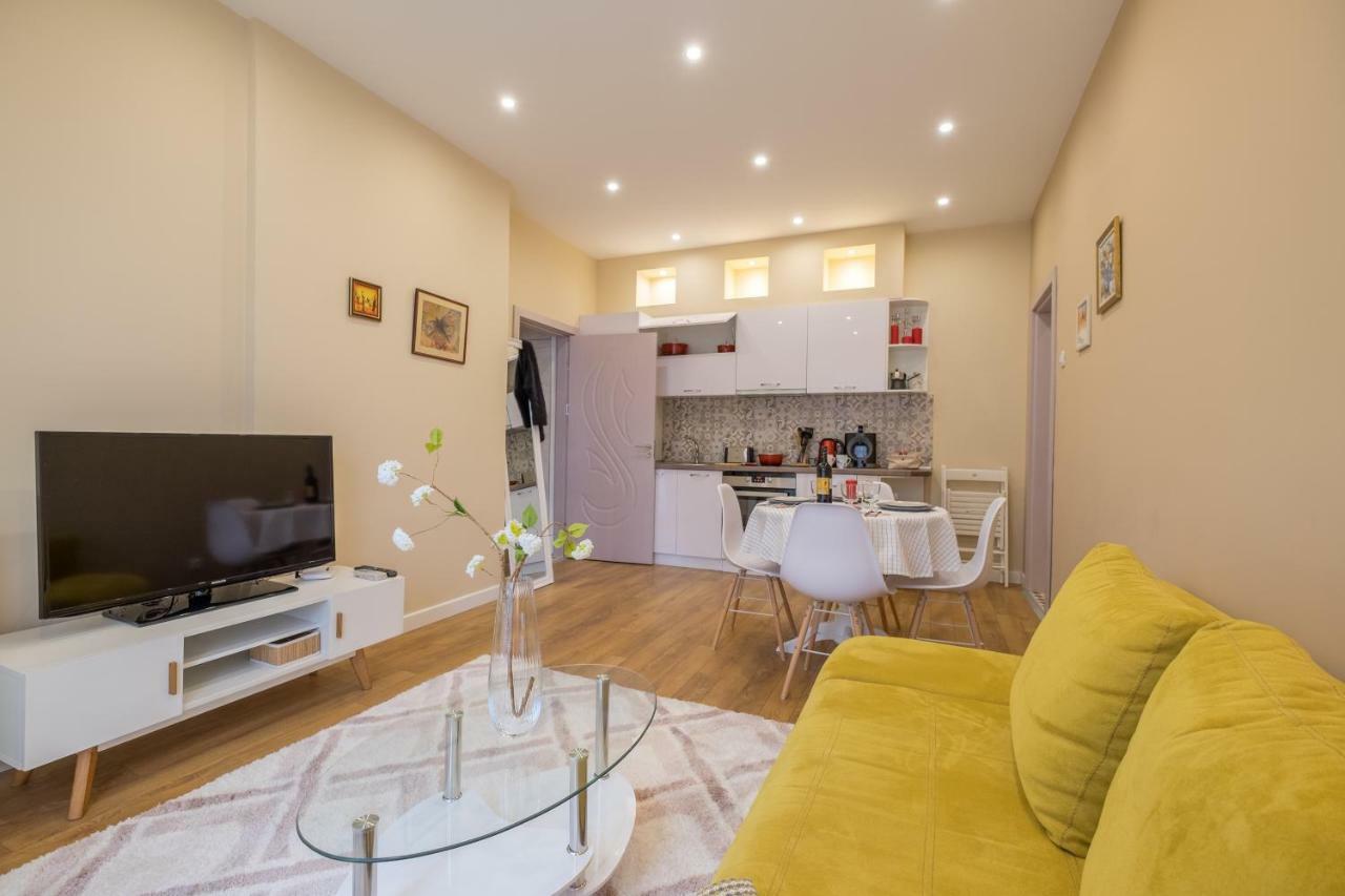 Modern 2 Bedroom Apartment Next To Vitosha Str. صوفيا المظهر الخارجي الصورة
