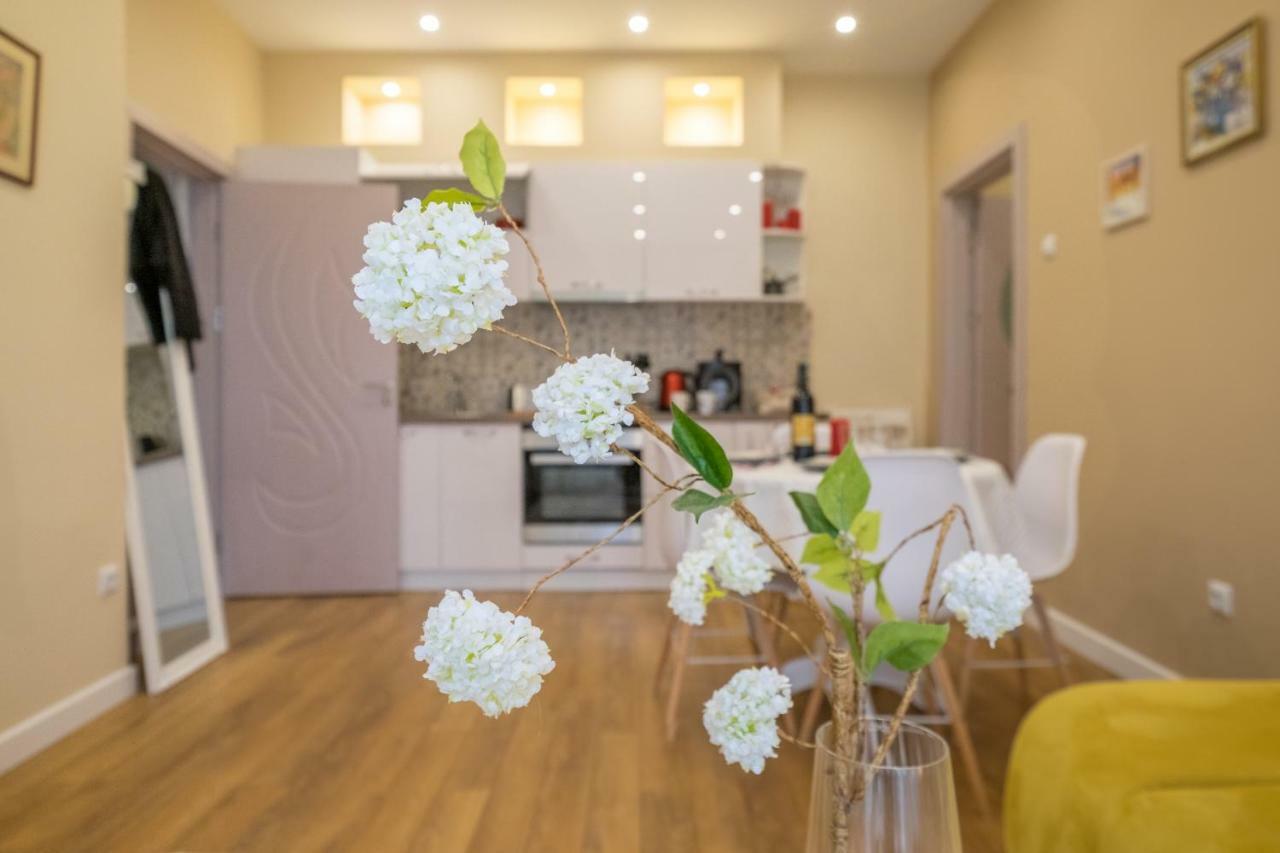 Modern 2 Bedroom Apartment Next To Vitosha Str. صوفيا المظهر الخارجي الصورة