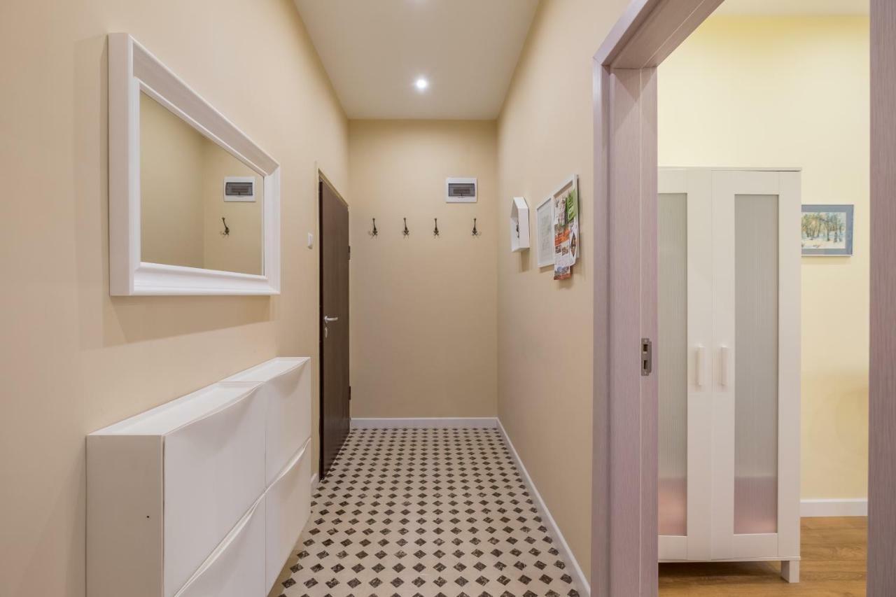 Modern 2 Bedroom Apartment Next To Vitosha Str. صوفيا المظهر الخارجي الصورة
