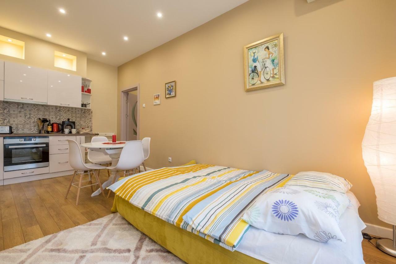 Modern 2 Bedroom Apartment Next To Vitosha Str. صوفيا المظهر الخارجي الصورة