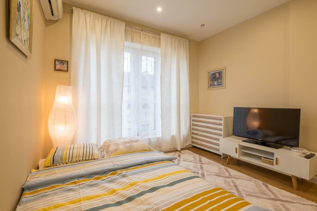Modern 2 Bedroom Apartment Next To Vitosha Str. صوفيا المظهر الخارجي الصورة