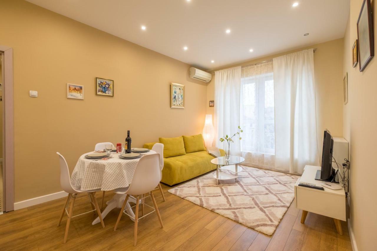 Modern 2 Bedroom Apartment Next To Vitosha Str. صوفيا المظهر الخارجي الصورة