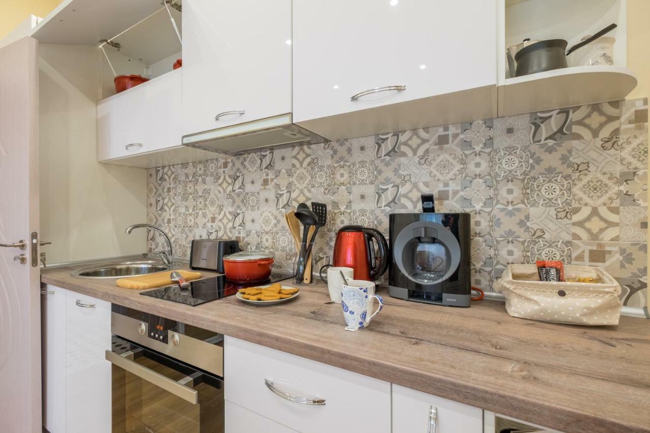 Modern 2 Bedroom Apartment Next To Vitosha Str. صوفيا المظهر الخارجي الصورة