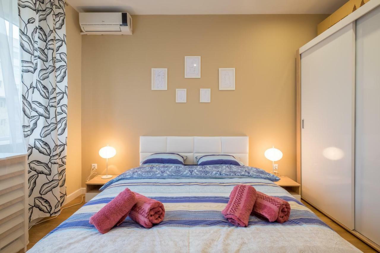 Modern 2 Bedroom Apartment Next To Vitosha Str. صوفيا المظهر الخارجي الصورة
