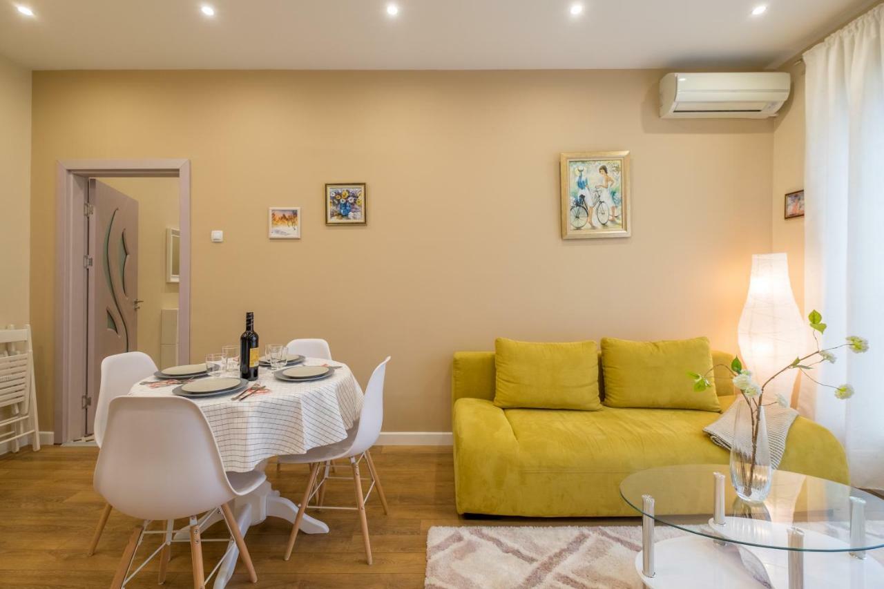Modern 2 Bedroom Apartment Next To Vitosha Str. صوفيا المظهر الخارجي الصورة
