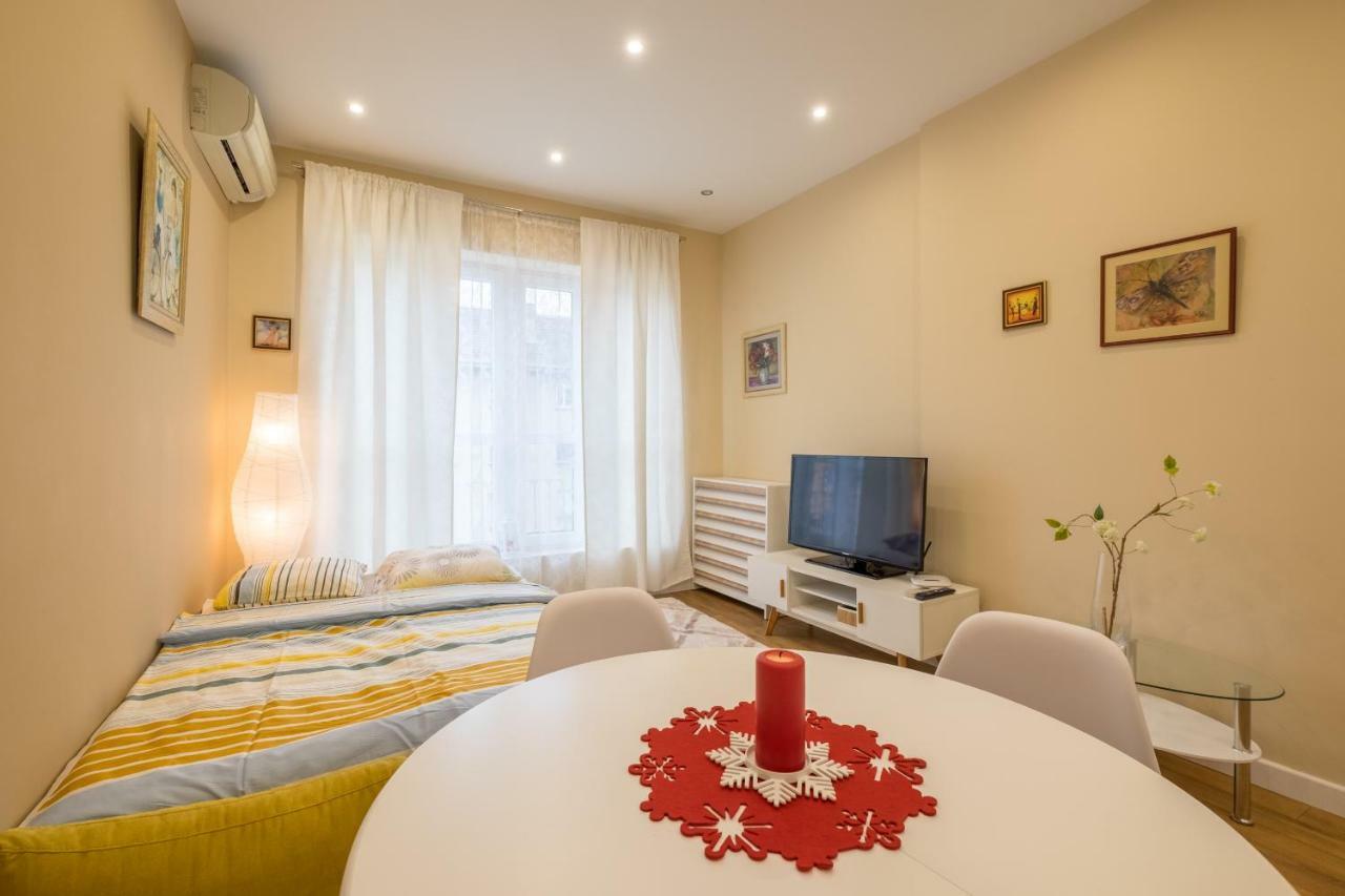 Modern 2 Bedroom Apartment Next To Vitosha Str. صوفيا المظهر الخارجي الصورة