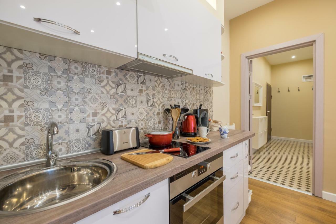 Modern 2 Bedroom Apartment Next To Vitosha Str. صوفيا المظهر الخارجي الصورة