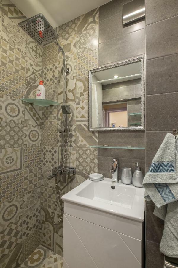 Modern 2 Bedroom Apartment Next To Vitosha Str. صوفيا المظهر الخارجي الصورة